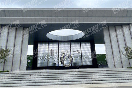 城东丰和名都，全新装修，没住过人，有车位车库，急售